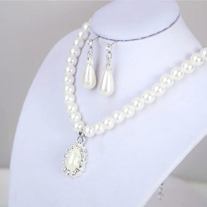 Crystal Pearls Pendant Set