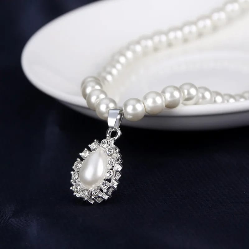 Crystal Pearls Pendant Set